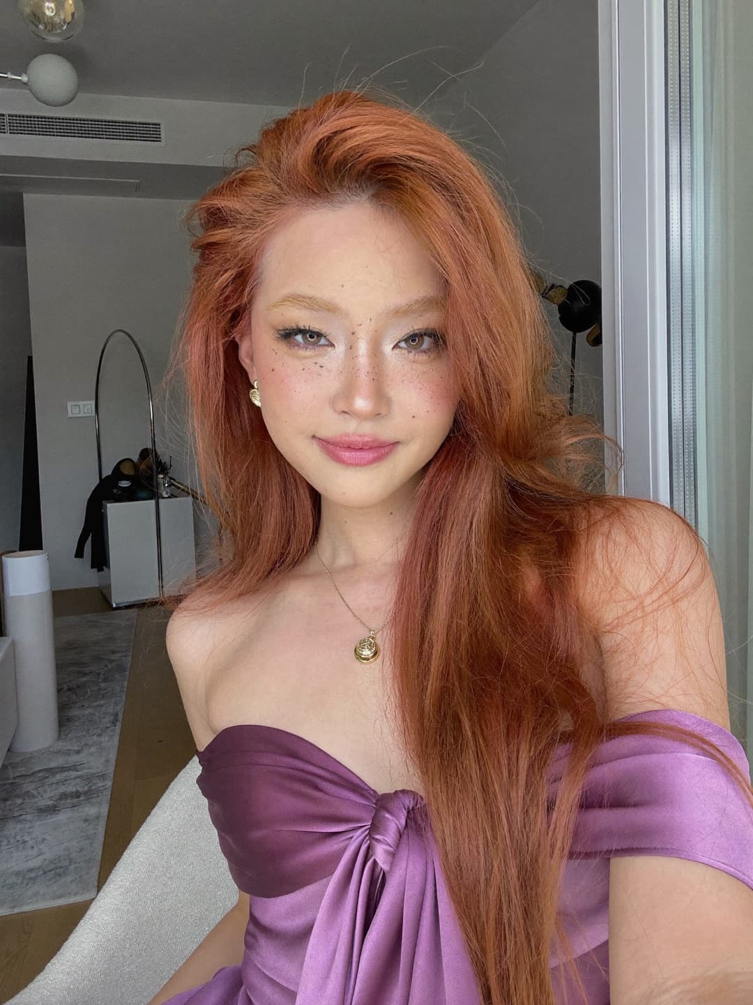 OnlyFans management agency in Paris — full-service creator management with Velaura